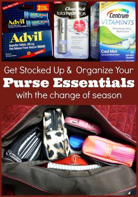 What's In My Purse Essentials, Mom Purse Essentials, Small Purse Essentials, Purse Essentials List, Purse Hacks, Work Bag Essentials, Purse Necessities, Mom Purses, Minimalist Purse