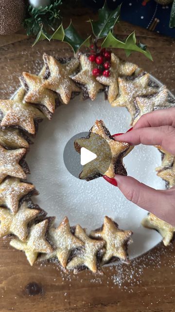 Nutella Star Wreath, Puff Pastry Star Wreath, Chocolate Puff Pastry Christmas Tree, Nutella Puff Pastry Star Wreath, Nutella Star Bread Puff Pastry, Nutella Pastry Star Wreath, Nutella Pastry Wreath, Nutella Wreath, Christmas Puff Pastry