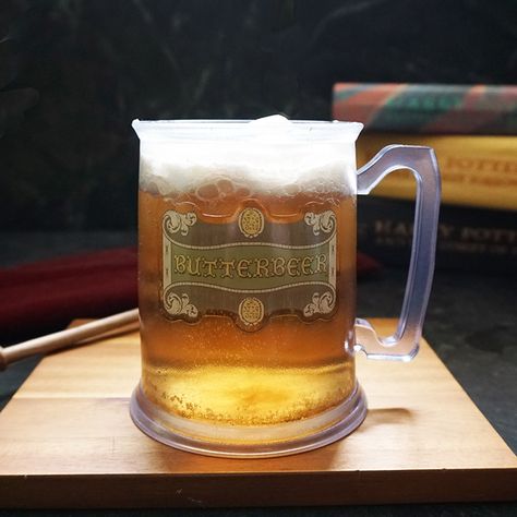 Low calorie Butterbeer recipe from @bijouxandbits Butterbeer Harry Potter, Butterbeer Cake, Harry Potter Sweets, Harry Potter Drinks, Harry Potter Planner, Harry Potter Butter Beer, Butterbeer Recipe, Butter Beer, Pumpkin Juice