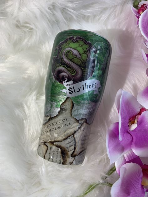 Slytherin Tumbler Cup, Harry Potter Sublimation, Tumble Cups, Vinyl Cup Ideas, Harry Potter Cups, Slytherin Vibes, Resin Cups, Tumbler Inspiration, Tumblers Ideas