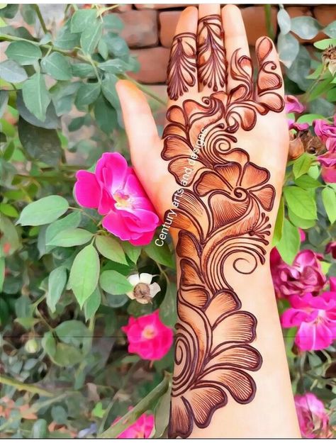 Simple Mehndi Designs Arabic, Mehndi Designs Flower, Easy Front Hand Mehndi, Arabic Mehndi Designs For Hands, Flower Mehndi Design, Mehndi Designs Arabic, Flower Mehndi, Baby Mehndi Design, Mehndi Design Easy