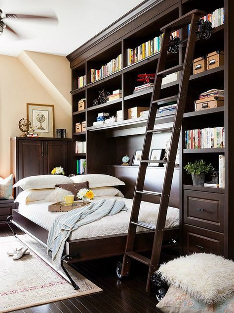 The room is horizontal. the bookshelf, ladder and the bed make the wall seem longer. Murphy Bed Ikea, Modern Murphy Beds, Murphy Bed Diy, Murphy Bed Plans, Office Guest Room, Guest Room Office, Murphy Beds, Wall Bed, Design Del Prodotto