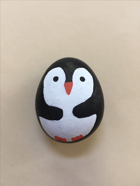 Posca Pebble Art, Egg Painting Ideas Art Easy, Painting On Eggs Ideas, Cute Easter Egg Designs Easy, Painted Egg Ideas, Cute Pebble Painting, Best Rock Painting Ideas, Egg Painting Ideas Easy, Egg Painting Easy