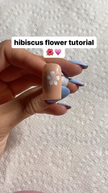 How To Flowers On Nails, How To Draw Hibiscus Flower On Nail, Hibiscus Nail Art Tutorial, Hibiscus Flower Nails Tutorial, Hibiscus Flower Tutorial, Nails Hibiscus Flower, Hibiscus Flower Nails, Hibiscus Nail Art, Hawaiian Flower Nails