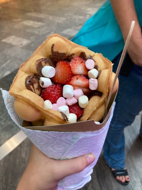 Bubble Waffle, Aesthetic Food, Acai Bowl, Waffles, Cereal, Healthy Lifestyle, Bubbles, Snacks, Bowl