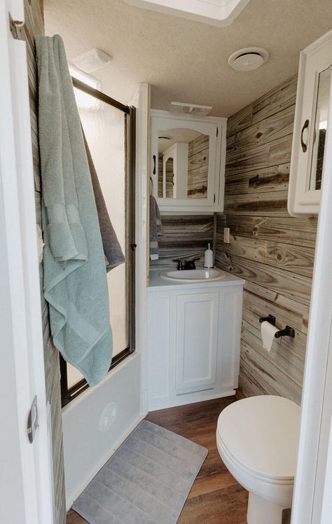 This outdated motorhome was transformed into a bright and beautiful home on wheels! Featuring @meganleannjones on MountainModernLife.com #rvrenovation #rvremodel #smallspacebigstyle #motorhome #moderncamper #tinyhouseonwheels #rvtour #designvibes #motorhomemakeover #camper #digitalnomads #tinyhome Camper Bathroom Ideas, Camper Bathroom, Glamper Camper, Rv Interior Remodel, Camper Trailer Remodel, Rv Bathroom, Rv Renovation, Diy Camper Remodel, Rv Homes