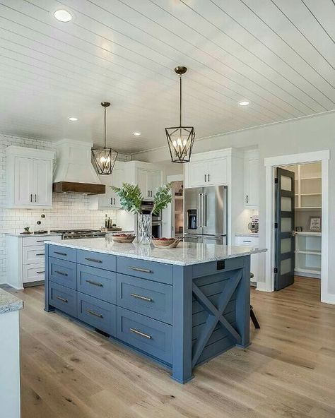 modern farmhouse kitchen decor Kitchen Cabinets And Backsplash, Modern Farmhouse Kitchen Cabinets, Island Kitchens, Kitchens Ideas, Interior Design Minimalist, Blue Kitchen Cabinets, Organizer Kitchen, Decorating Kitchen, Organization Kitchen