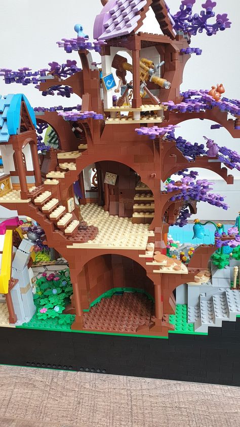 Lego Tree House Ideas, Lego Treehouse, Lego Batcave, Lego Elves Sets, Lego Tree House, Lego Fairy, Lego Trees, Lego Diy Crafts, Lego Tree