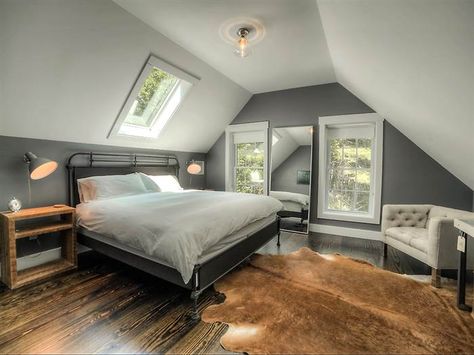 Angled Bedroom, Slanted Ceiling Bedroom, Sloped Ceiling Bedroom, Slanted Walls, Bungalow Bedroom, Attic Bedroom Designs, Rustic Bedroom Decor, Attic Bedrooms, Loft Room