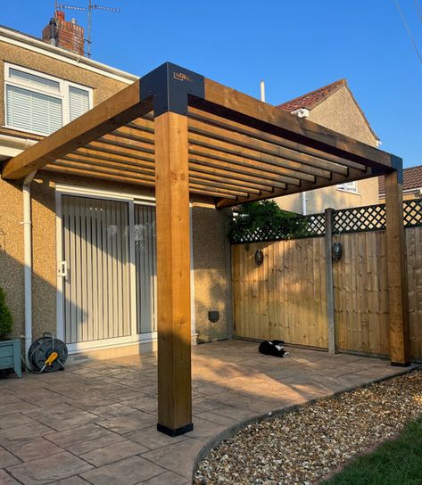 Pergola Attached To Wall, Wall Mounted Pergola Patio, How To Build A Pergola Attached To House, Wood Pergola Ideas, Diy Pergola Attached To House, Pergola Ideas Attached To House, Corner Pergola Ideas, Attached Pergola Ideas, Pergola Patio Attached To House