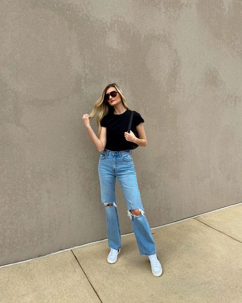 Basic Outfits With Nike Blazers, Nike Blazer Outfit Jeans, Women’s Nike Blazers Outfit, Abercrombie 90s Straight Jeans Outfit, Nike Blazer Fir, Nike Blazer Fits, Womens Low Blazers Nike, How To Style Nike Blazers, Outfits With Nike Blazers