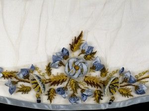 vam Regency Era Fashion, Regency Fashion, Ribbon Decorations, Regency Era, Antique Clothing, Ribbon Work, Silk Ribbon Embroidery, Historical Costume, Ribbon Embroidery