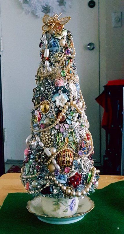 Love The Idea Of Using Old Cup And Saucer As The Base. Christmas Tree D62 Christmas Tree Costume, Old Jewelry Crafts, Costume Jewelry Crafts, Jeweled Christmas Trees, Vintage Jewelry Ideas, Vintage Jewelry Repurposed, Jeweled Christmas, Jewelry Christmas Tree, Christmas Tree Art