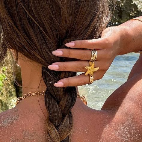 Kezia Cook, European Summer Aesthetic, Summer Cleaning, Hamptons Summer, Accessories Beach, Salty Hair, Gold Girl, Jewelry Lookbook, Island Girl