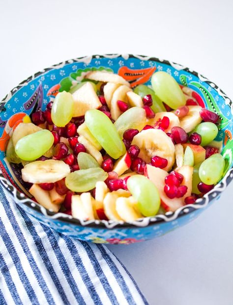 Fruit Chaat – Simple Fruit Salad Simple Fruit Salad, Fruit Chaat, Iftar Time, Assorted Fruits, Fruit Salad Recipe, Iftar Recipes, Chaat Recipe, Pakistani Food, Chaat Masala