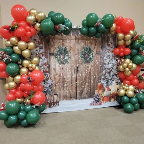 Omg Issaparty on Instagram: "Merry Christmas 🎄 Pictures don't give justice how huge this backdrop was! Easily over 8ft high! #christmasbackdrop #christmasballoongarland #balloons #balloongarland #Christmas #backdrop #Christmasballoons @tuftexballoons Red @qualatex Green and Chrome Gold" Christmas Gala, Elf Party, Christmas Party Backdrop, Photo Backdrop Christmas, Christmas Backdrop, Merry Christmas Pictures, Green Balloon, Christmas Balloons, Green Backdrops