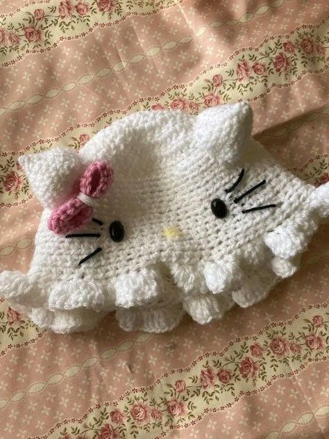 Crotecht Ideas, Kitty Crafts, Hello Kitty Crochet, Kitty Clothes, Hello Kitty Clothes, Mode Crochet, Kawaii Crochet, Kitty Plush, Crochet Collection