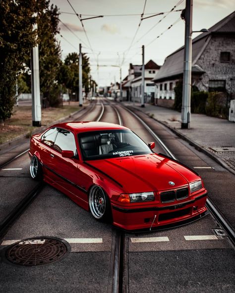 BMW E36 Coupe E36 Sedan, E36 Coupe, E36 M3, Bmw 328, Mason Jar Bathroom, Mobil Drift, Bmw Classic, Car Inspiration, Bmw E30