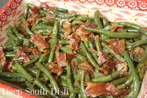 Unbundled Green Beans with Brown Sugar Sauce from Deep South Dish website. Fresh green beans, blanched, tossed with bacon and onion, then baked in a brown sugar sauce. Soy Sauce Green Beans, Green Bean Bundles, Bacon Wrapped Green Beans, Beans With Bacon, Deep South Dish, Green Beans With Bacon, Green Bean Salads, Frozen Green Beans, Fresh Green Beans