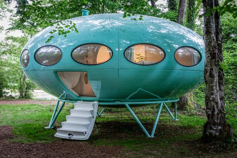 Futuro Houses, Nordic Cabin, Atomic Punk, Somerset England, Unusual Homes, Powerful Art, Creative Workshop, Flying Saucer, Wakefield