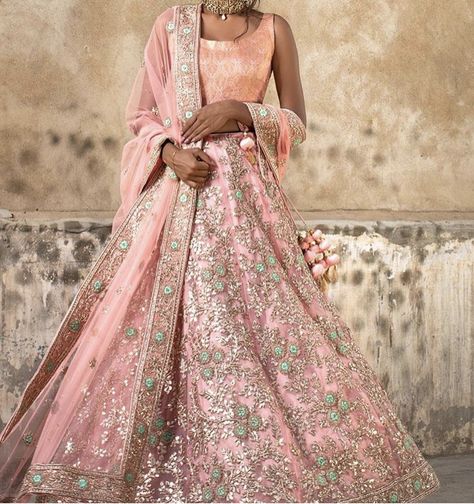 Pakistani Wedding Outfits Sisters Ideas, Pakistani Wedding Outfits Sisters, Baraat Outfit, Wedding Outfit Ideas, Gotta Work, Pakistani Wedding Outfits, Pink Lehenga, Wedding Dress Pictures, Pakistani Bridal