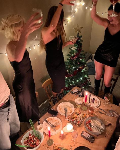 Christmas Dinner Party, I'm With The Band, Birthday Dinners, Xmas Party, Winter Aesthetic, Dream Board, 18th Birthday, 2024 Vision Board, Dinner Parties