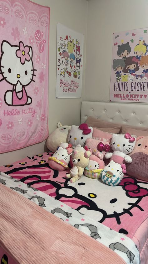 Cama Da Hello Kitty, Paznokcie Hello Kitty, Hello Kitty Room Decor, Hello Kitty Bedroom, Hello Kitty Rooms, Pink Room Decor, Hello Kitty Accessories, Girly Room, Pink Hello Kitty