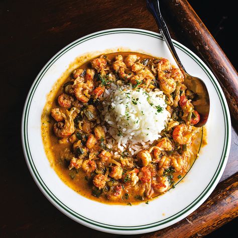 Crawfish Etouffée from New Orleans, Louisiana. Crawfish tails are cooked with tomatoes, paprika, and cream to make a luscious stew. Creole Desserts, Crawfish Étouffée, Creole Dishes, Cajun Seafood Boil, Louisiana Cooking, Etouffee Recipe, Crawfish Recipes, Louisiana Kitchen, Crawfish Etouffee