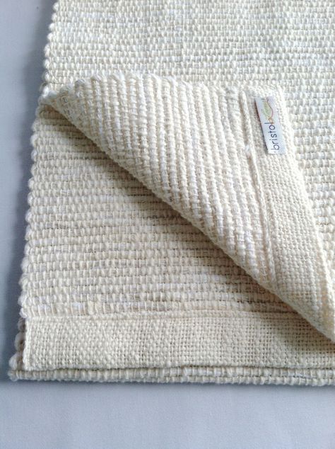 Hand Woven Table Runner, Woven Table Runner, Classic Decoration, Farmhouse Table Runners, Towel Weaving, Rigid Heddle Weaving, Swedish Weaving, Weaving Tutorial, Sand Table