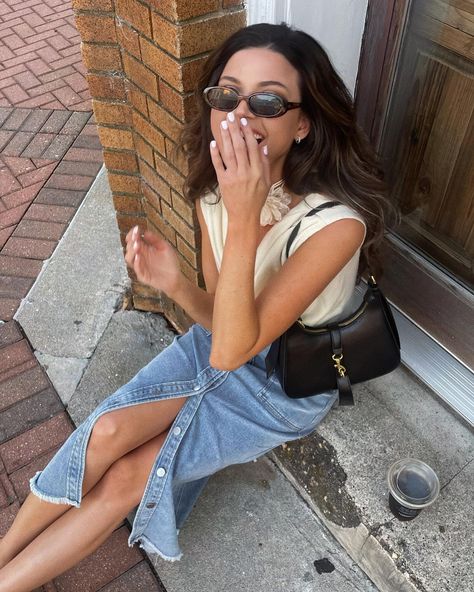 HAVING A LAUGH 💋 /// @shannonvwilkie wears 'OUTTA LOVE' in tort Le Specs Outta Love, Le Specs Sunglasses, Style Bundle, Le Specs, Have A Laugh, Fashion Photoshoot, Out Of Style, Camera Roll, Dream Life