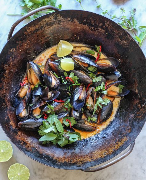 This ginger garlic mussels with coconut curry sauce is perfect for the little ones after a long day at school. I'm sure my little one is very happy with it. Thai Curry Mussels, Garlic Mussels, Curry Mussels, Coconut Curry Sauce, Lime Leaves, Mussels Recipe, Shellfish Recipes, Pescatarian Recipes, Kaffir Lime