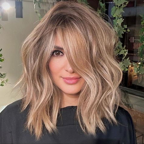 Warm Bayalage Light Brown Hair, 2025 Haircut, Shoulder Length Haircuts With Layers, Texture Haircut, Wavy Haircut, Medium Length Haircuts, Lob Haircuts, Dark Blonde Hair Color, Medium Hair Styles For Women