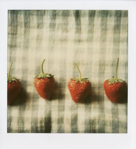 Polaroid Photography, Polaroid Pictures, Spotify Covers, Playlist Covers, Film Photography, My Aesthetic, Strawberries, Ios, Wallpapers