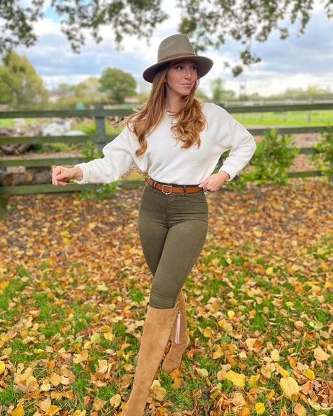 Fairfax Boots Outfit, Elegant Hiking Outfit, Fairfax And Favor Boots Outfit, Fairfax And Favor Outfit, Farm Girl Outfits, Wife Outfits, Equestrian Style Outfit, Countryside Outfit, Zara Jumper