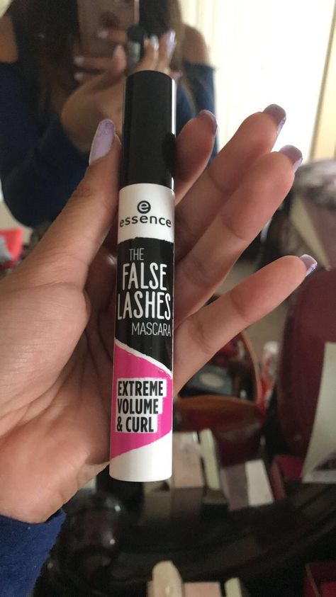 My fav inexpensive mascara from essence. Lengthens my lashes sooo much Latina Lashes, Volume Curls, Fake Lashes, No Makeup, Mascara Lashes, False Lashes, Energy Drink Can, Beverage Can, Lashes