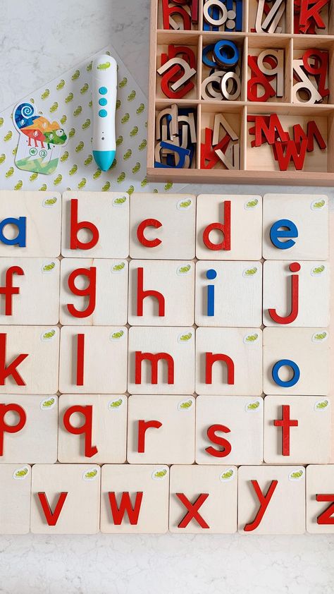 ohhappyplayday on Instagram: DIY Montessori letter tiles 🔡 Instead of sandpaper letters, we used letters from our Montessori moveable alphabet set to make a more… Sandpaper Letters Montessori, Montessori Alphabet, Sandpaper Letters, Diy Montessori, Letter Tiles, Montessori Homeschool, Instagram Diy, Montessori, Brain