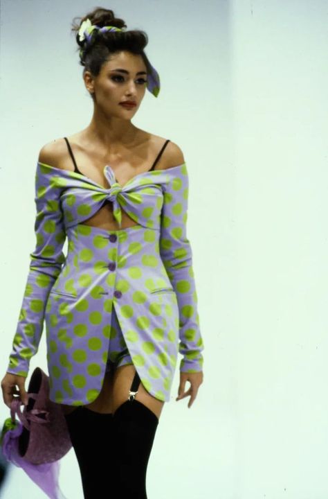 Brenda Schad, Native Fashion, Dolce And Gabbana Runway, 90s Runway Fashion, Vintage Runway, Original Supermodels, Versace Couture, 60 Fashion, Fashion Runway