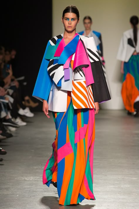 2014 Westminster Fashion Runway Show – Rora Chow Art Of Beat, Cubism Fashion, Westminster University, Estilo Hipster, Abstract Fashion, Geometric Fashion, Conceptual Fashion, Textiles Fashion, British Vogue