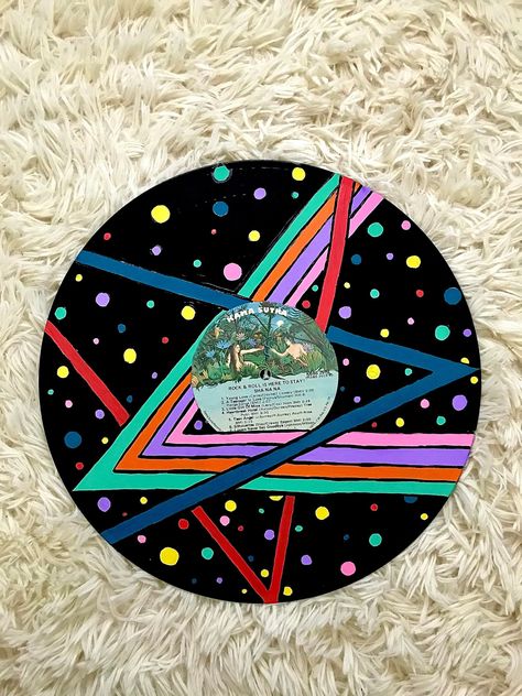 Lp Painting, Painted Records Vinyl, Painting Records, Painted Cds, Record Painting Ideas, Vinyl Record Painting, Art Identity, Vinyl Painting, Vinyl Record Art Ideas