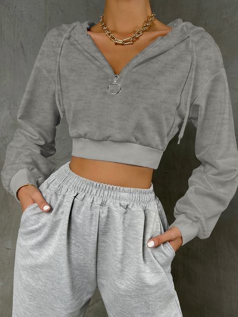 Vestiti Edgy, Casual Outfit Inspiration, Women Sweatshirts, Crop Hoodie, Easy Trendy Outfits, Spring Women, Sporty Outfits, Teenage Fashion Outfits, Edgy Outfits