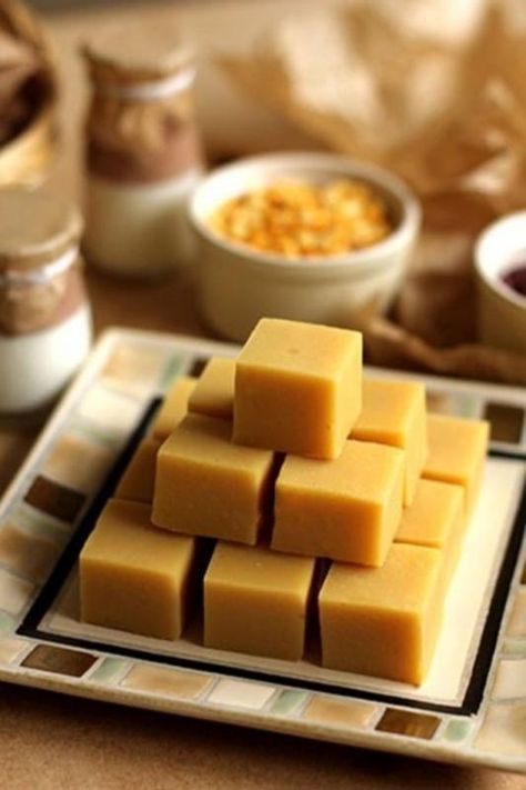 Beijing Food, Street Snacks, Chinese Snacks, Food Vocabulary, Chinese Dessert, Dessert Photography, Japanese Dessert, Asian Desserts, Indian Sweets