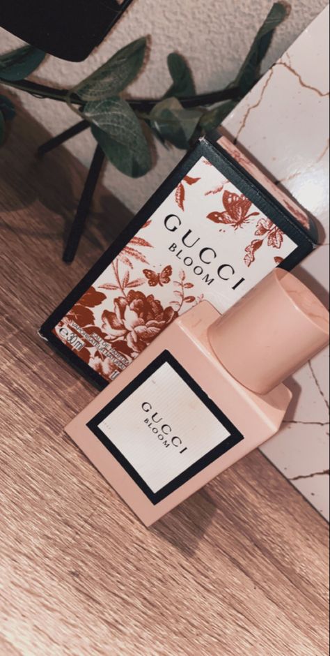 Gucci Perfume For Women, Gucci Bloom Perfume, Bloom Perfume, Aesthetic Perfume, Designer Perfumes, Gucci Perfume, Gucci Bloom, Gucci Flora, Perfume Shop