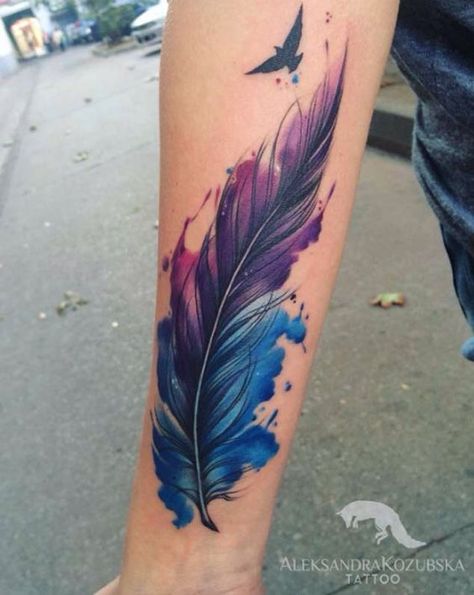 Tattoo Plume, Feather Tattoo Colour, Feather Tattoo Design, Watercolor Feather, Tatuaje A Color, Tattoo Girls, Feather Tattoo, Tattoo Cover-up, Cover Up Tattoo