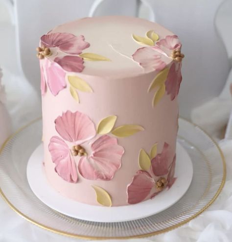 Peonies Cake Birthday, Floral Cakes Aesthetic, Girly Cake Ideas, Flower Birthday Cake, Floral Cake Design, Cake With Flowers, Girly Cakes, Birthday Cake With Flowers, Buttercream Cake Decorating