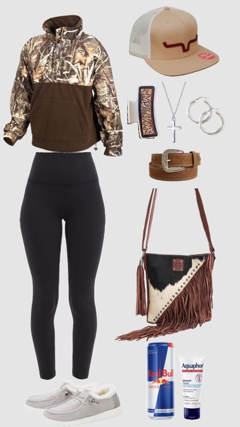 Greek Vs Greek Spirit Week, Cute Country Casual Outfits, Outfits To Wear With A Cowboy Hat, Country Female Outfits, Comfy Country Outfits For School, Country Clothing Brands, Ho Down Outfit Country, Cute Fall Country Outfits, Cute Simple Country Outfits