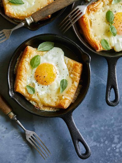 Simple Egg and Cheese Tartlets | Spoon Fork Bacon Cheese Tartlets, Egg Cheese, Egg And Cheese, God Mat, Easy Eggs, A Hero, Healthy Snacks Recipes, Brunch Recipes, Skillet