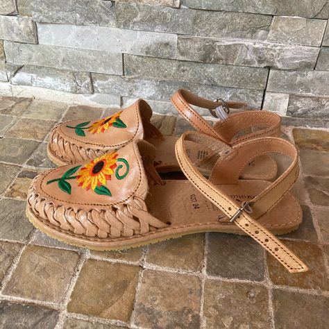 Mexican Sandals Size 5-10usa Ask Questions Bundle And Save Feee Shipping Hand Made 100% Leather Mexican Chanclas, Mexican Fits, Holly Would, Mexican Sandals Huaraches, Mexican Shoes, Mexican Birthday Parties, Sunflower Home Decor, Mexican Sandals, Mexican Birthday