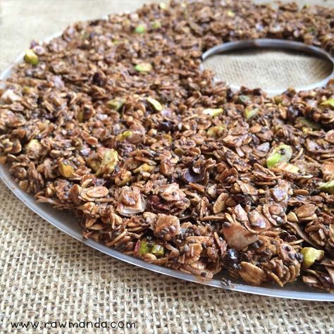 Chocolate Chia Granola {Raw, Vegan, Gluten-Free} Chia Granola, Raw Granola, Raw Dessert Recipes, Vegan Granola, Chocolate Granola, Granola Recipe, Raw Food Diet, Dehydrated Food, Raw Vegan Recipes