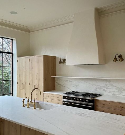 Hood Range Ideas, Plaster Range Hood, Modern Traditional Kitchen, Craftsman Remodel, White Oak Kitchen, Osvaldo Borsani, Victorian Kitchen, Kitchen Remodel Design, Kitchen Inspiration Design