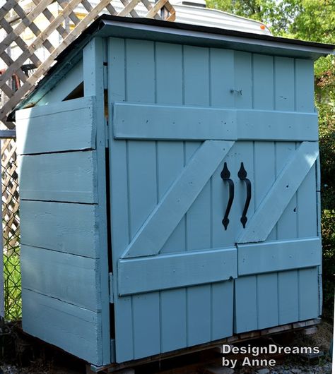 Garbage Can Shed, Mini Shed, Diy Doors, Homestead Survival, Diy Shed, Building A Shed, Shed Plans, Shed Storage, Storage Shed